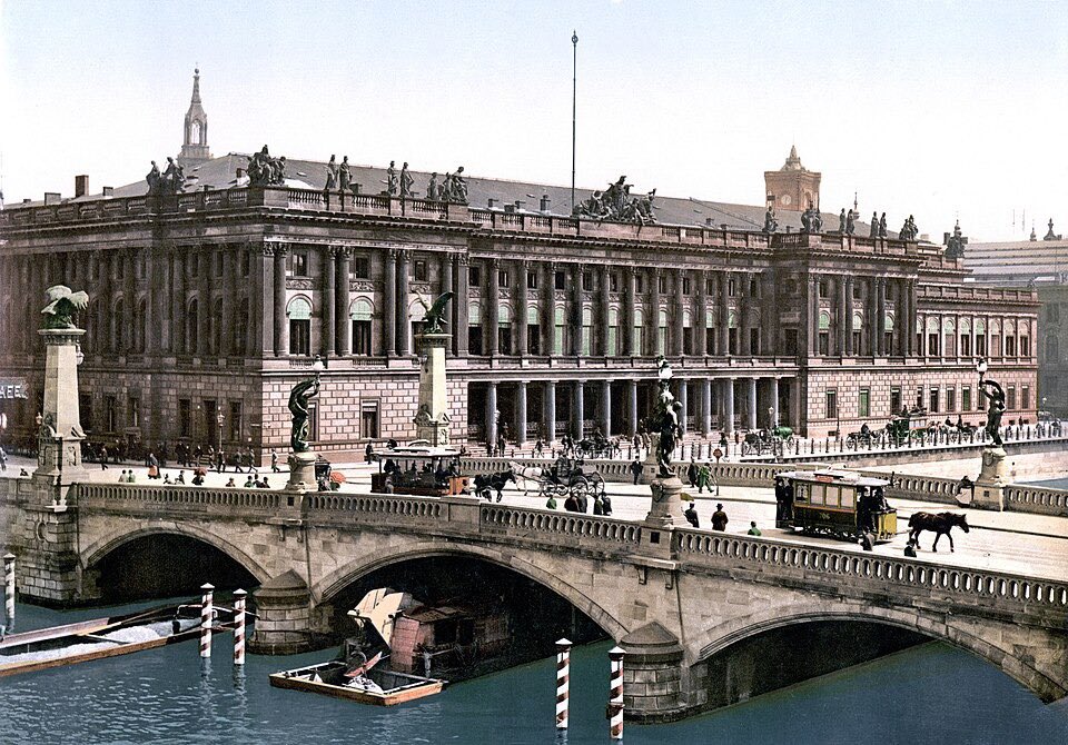 ניצל מידע פנימי והתעשר - הברלינר חושף כי בכיר במשרד החוץ של גרמניה ניצל במשך שנים מידע פוליטי חסוי על מנת לסחור במניות ולצבור הון